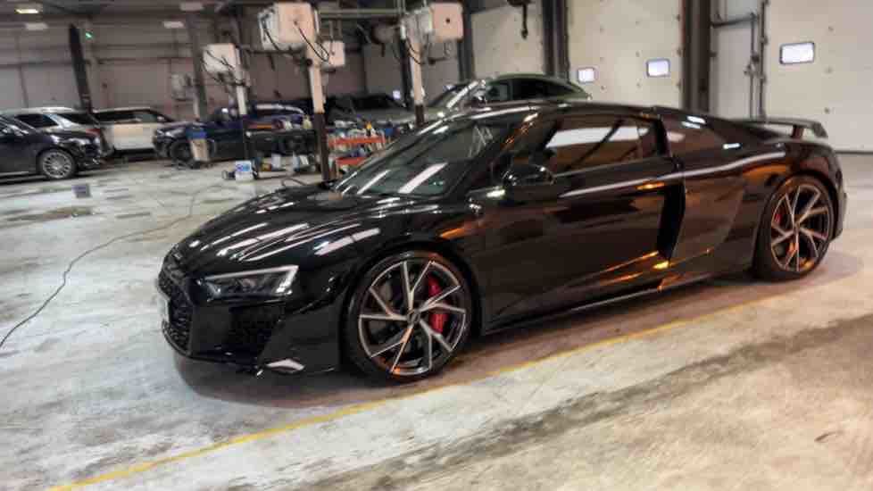 More views of Audi R8