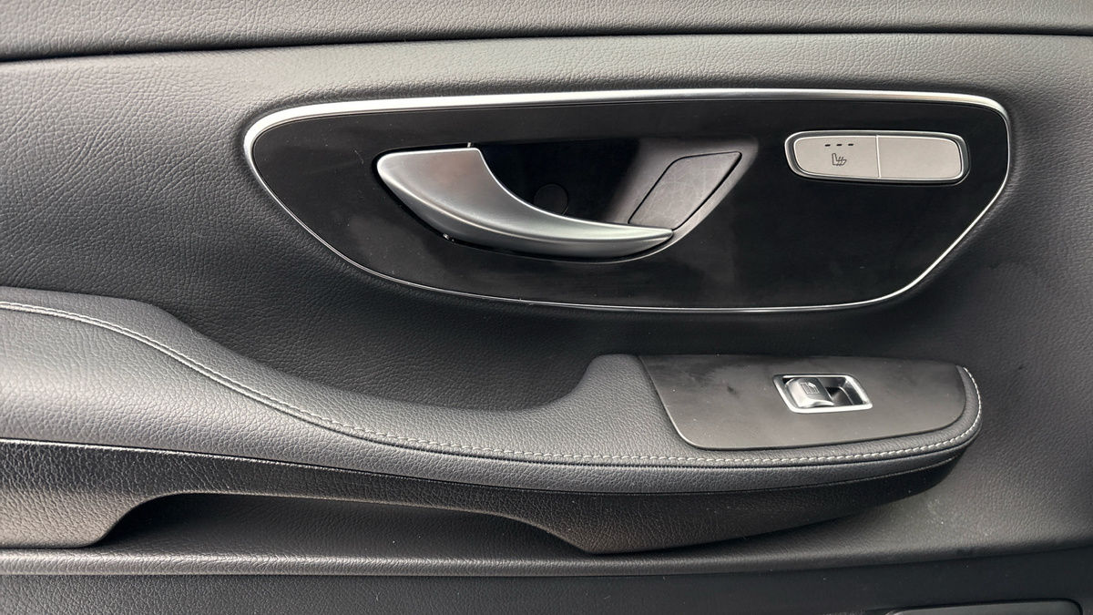 Mercedes-Benz V Class Image 19