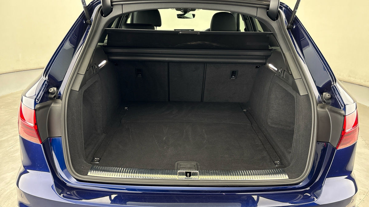 Audi A4 Avant Image 11
