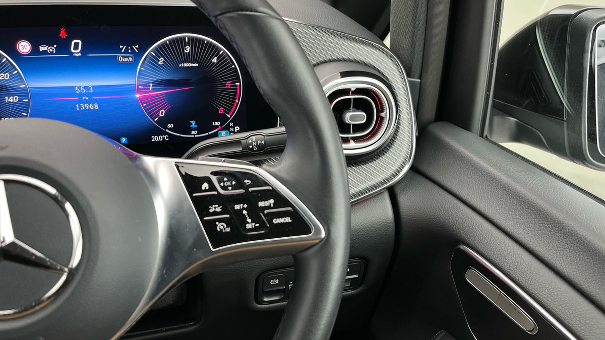 Mercedes-Benz V Class Image 14