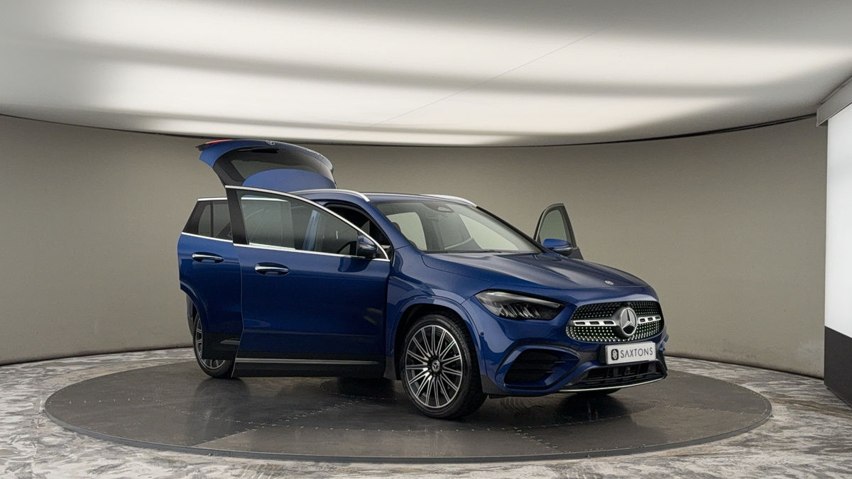 More views of Mercedes-Benz GLA