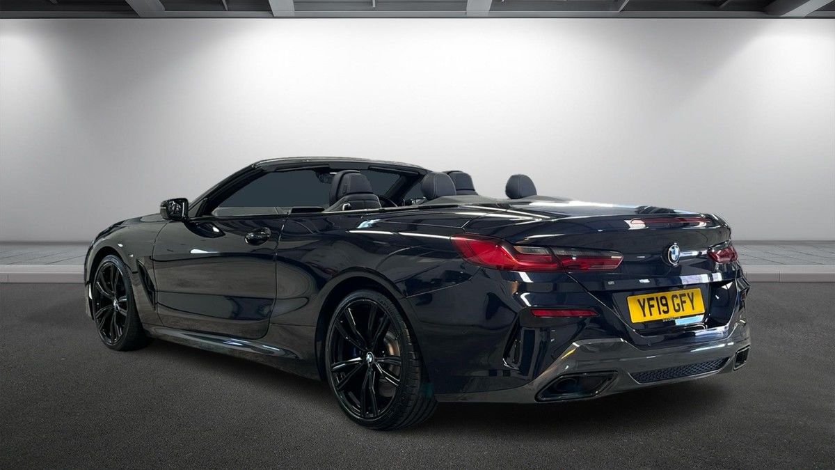 BMW 8 Series Image 2