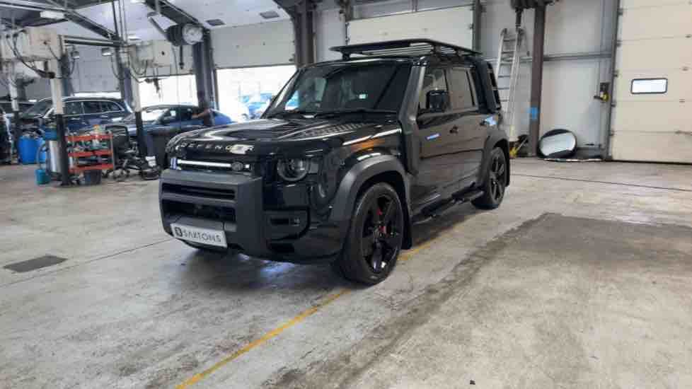 More views of Land Rover Defender 110