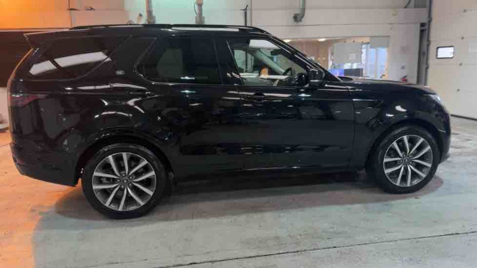 More views of Land Rover Discovery