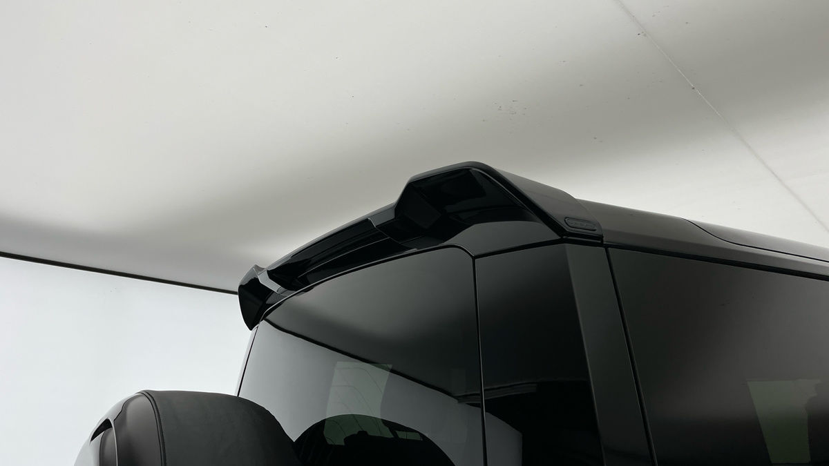 Land Rover Defender 90 Urban Image 25