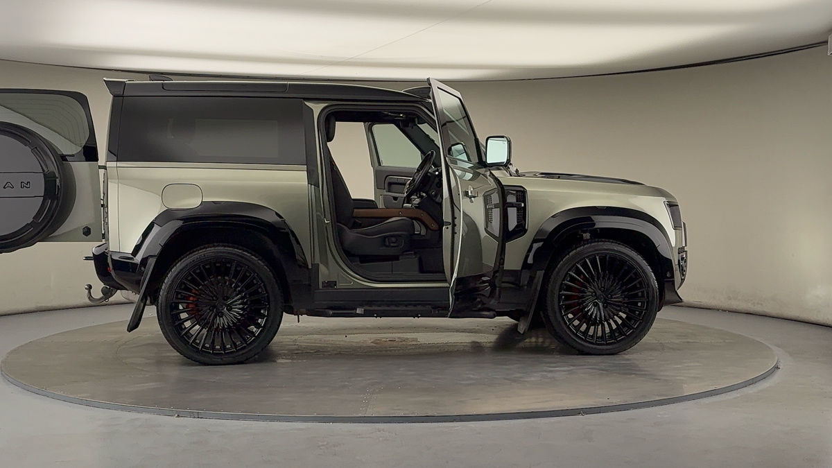 More views of Land Rover Defender 90