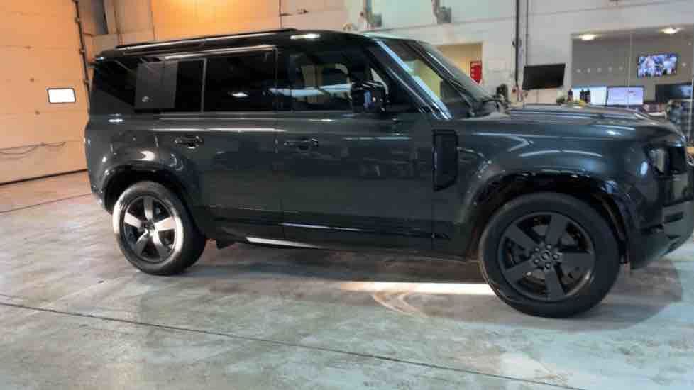 More views of Land Rover Defender 110
