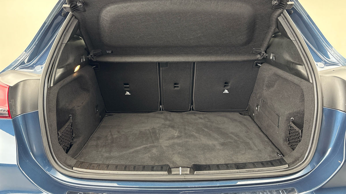 Mercedes-Benz GLA Image 11