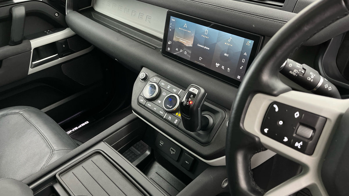 Land Rover Defender 110 Urban Image 18
