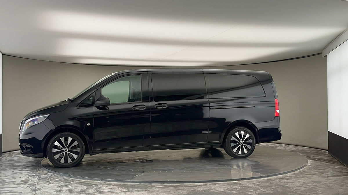 More views of Mercedes-Benz Vito