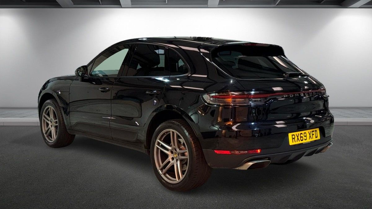 Porsche Macan Image 2