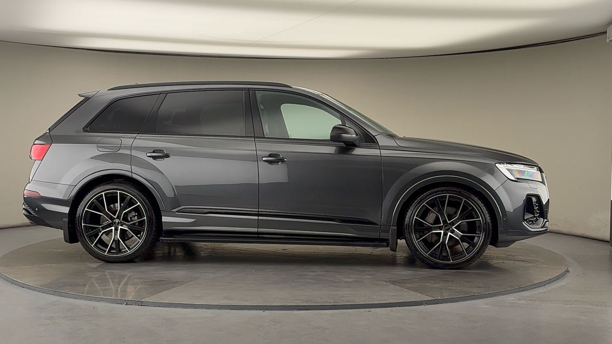 More views of Audi Q7