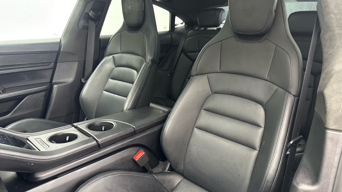 Porsche Taycan Image 6