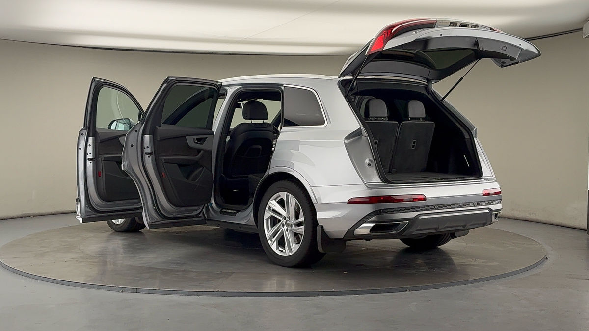 More views of Audi Q7