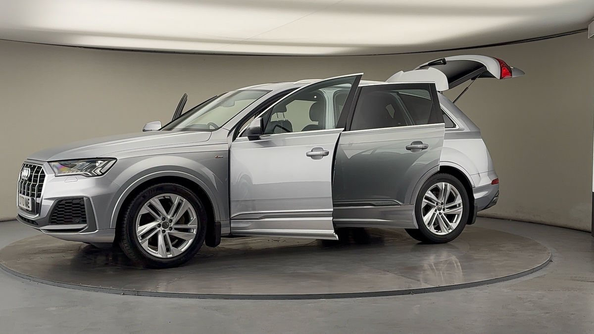 More views of Audi Q7