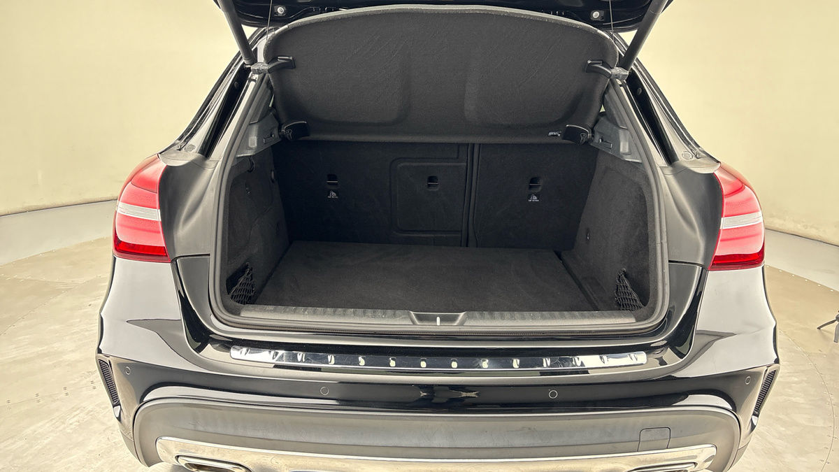 More views of Mercedes-Benz GLA