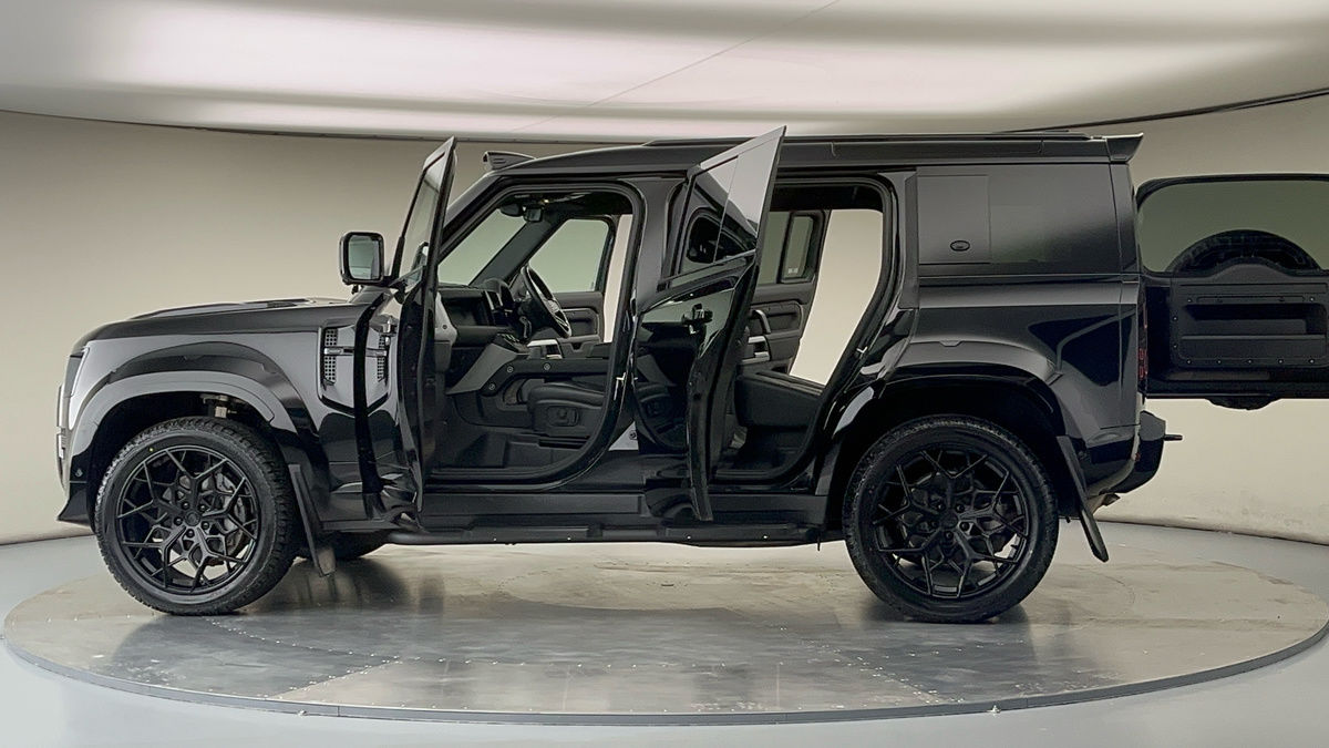 More views of Land Rover Defender 110