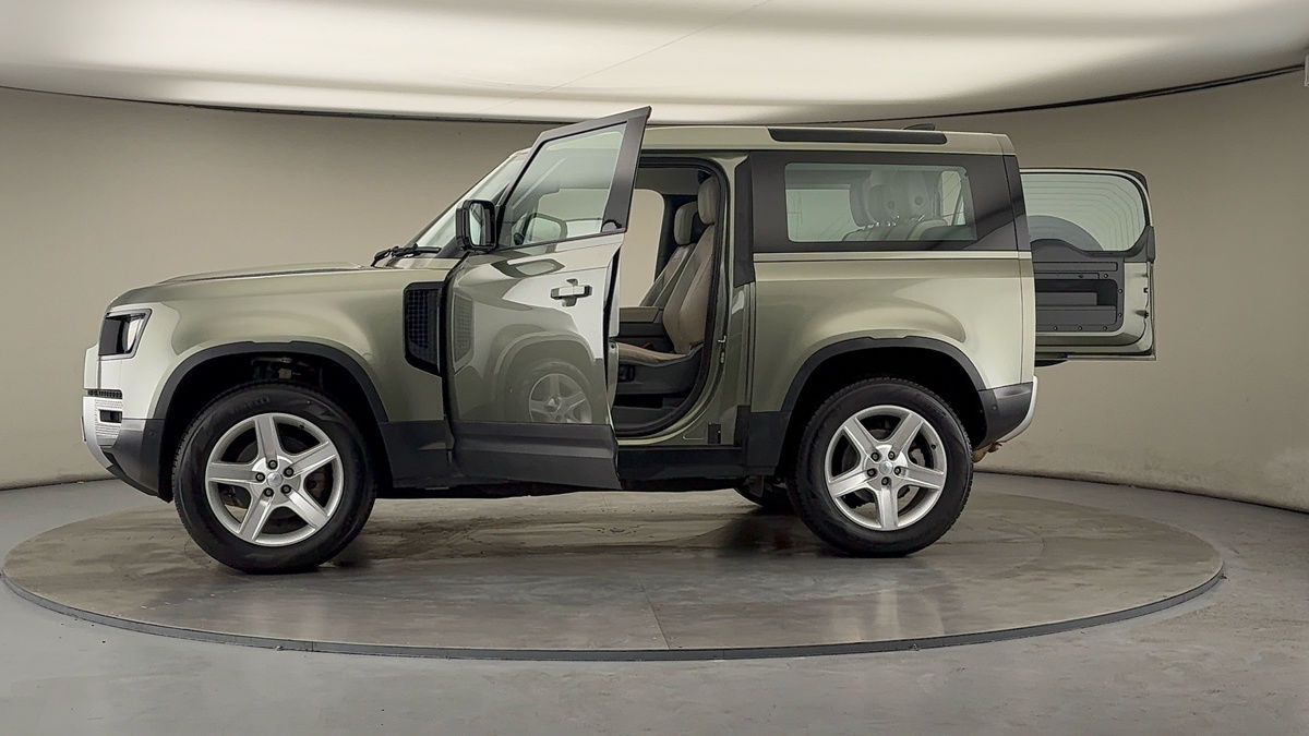 More views of Land Rover Defender 90