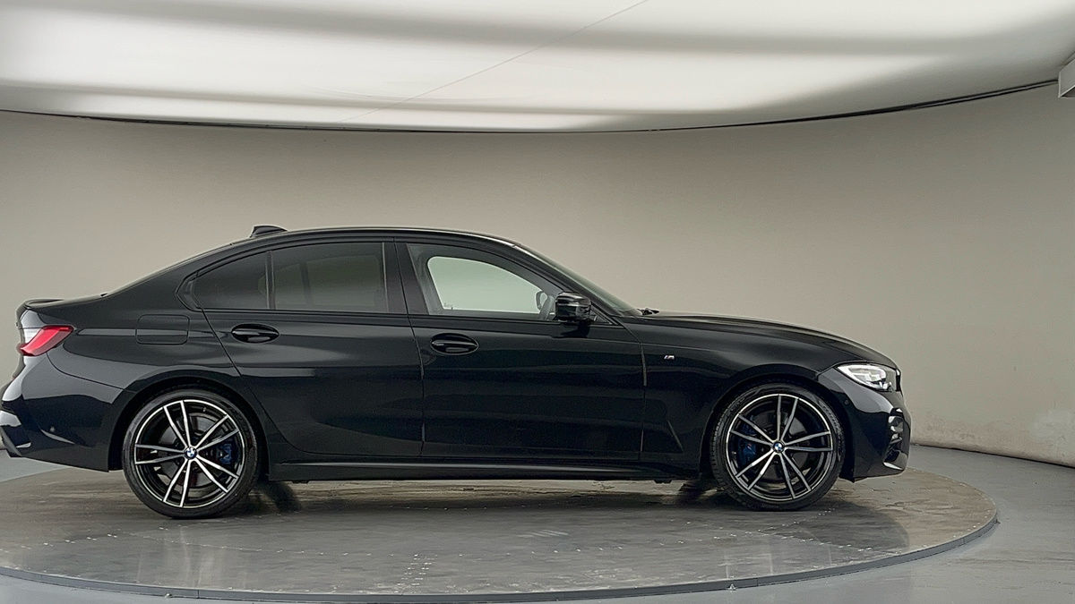 BMW 3 Series Image 16