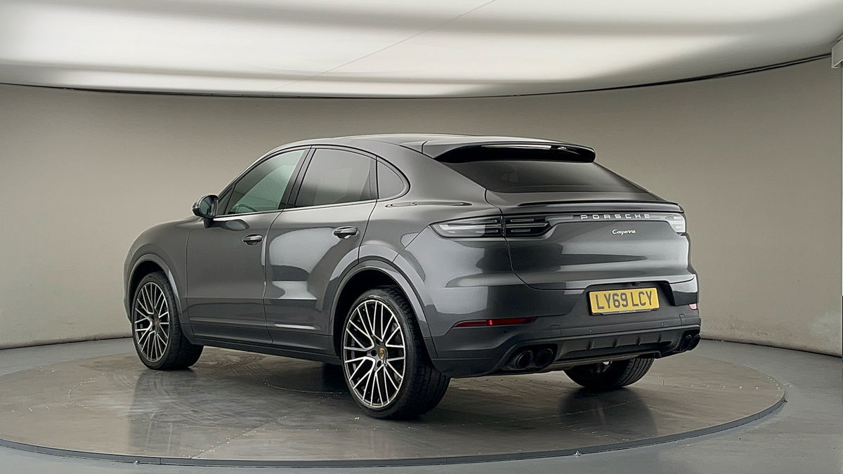 Porsche Cayenne Image 2