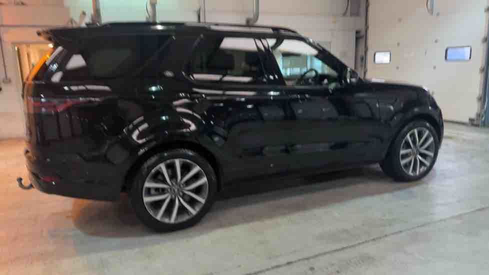 More views of Land Rover Discovery