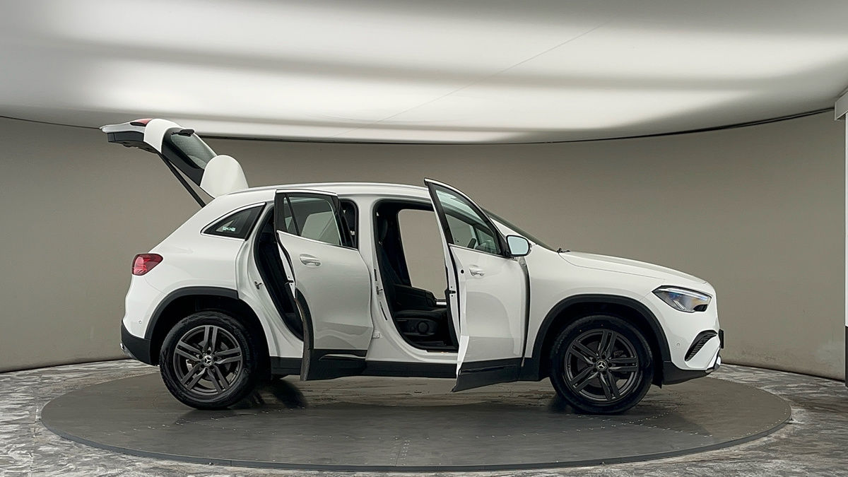 More views of Mercedes-Benz GLA