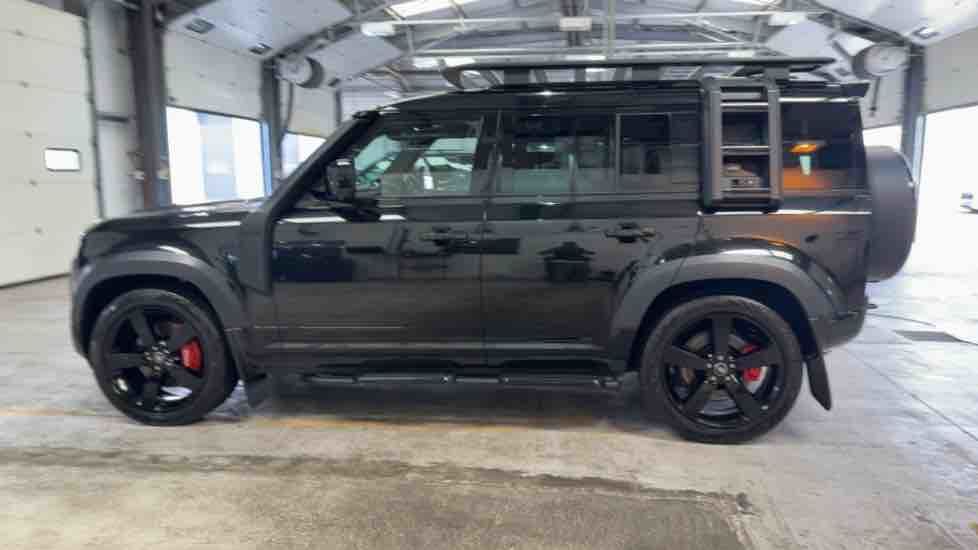 More views of Land Rover Defender 110