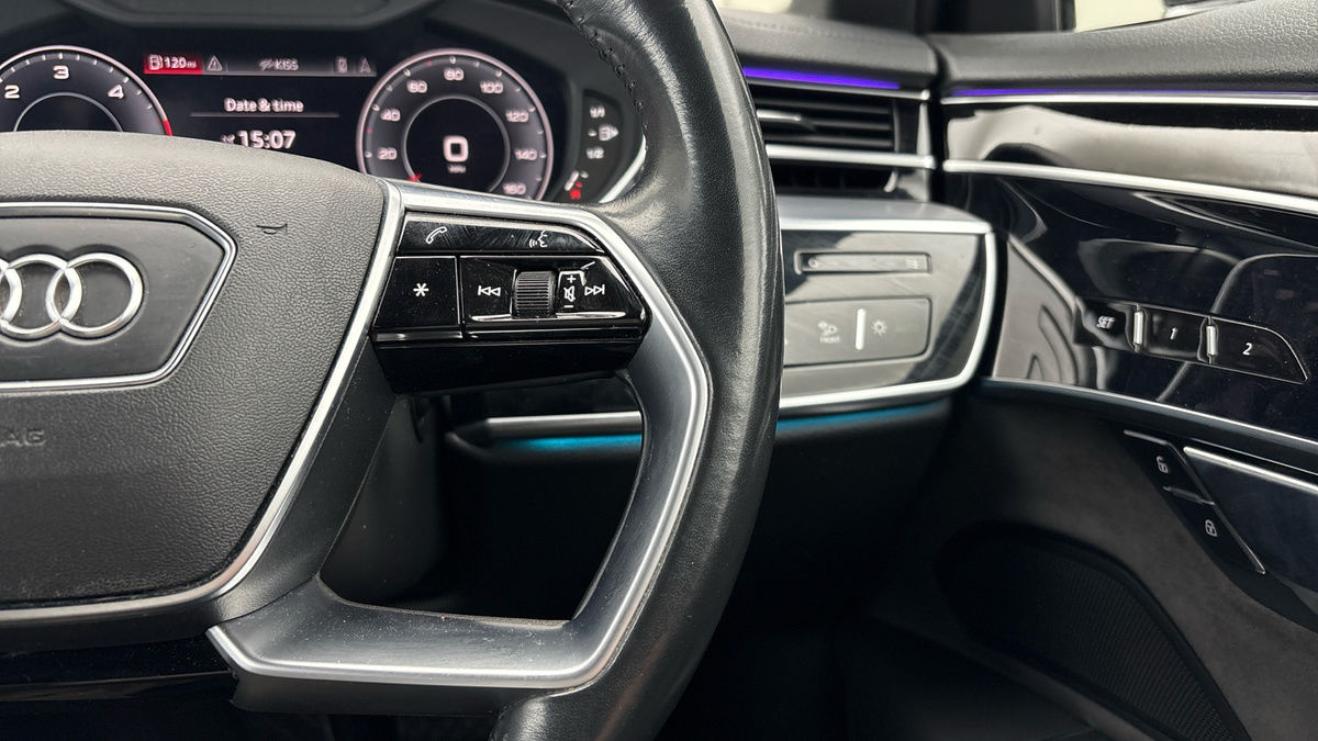 Audi A8 Image 20