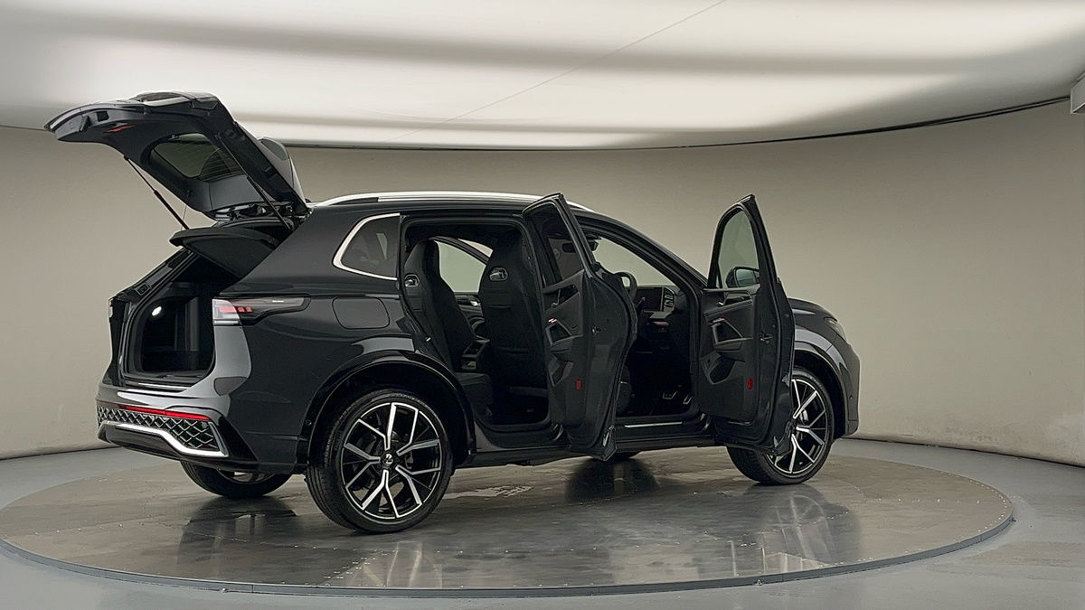 More views of Volkswagen Tiguan