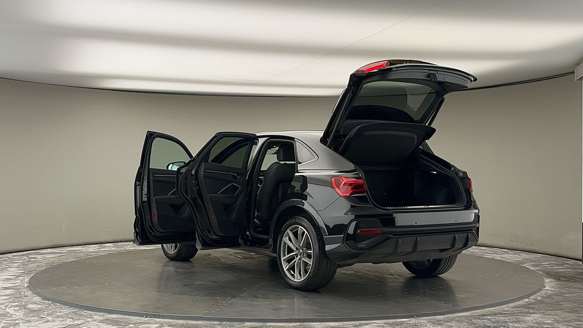 Audi Q3 Image 23