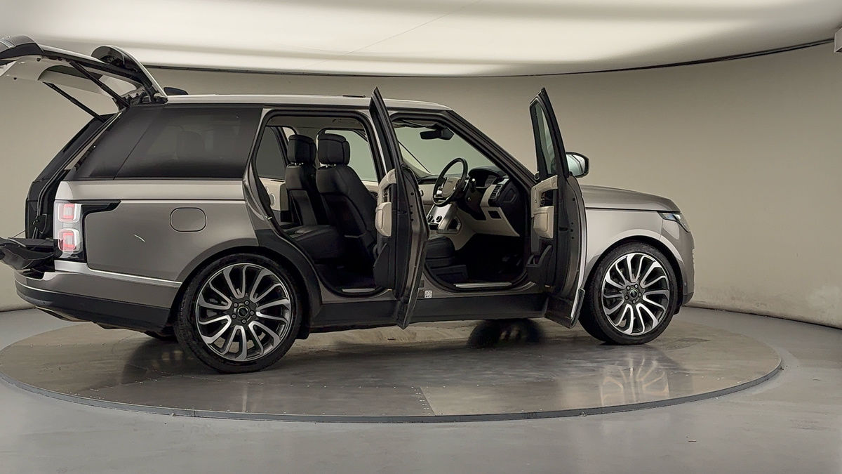 More views of Land Rover Range Rover