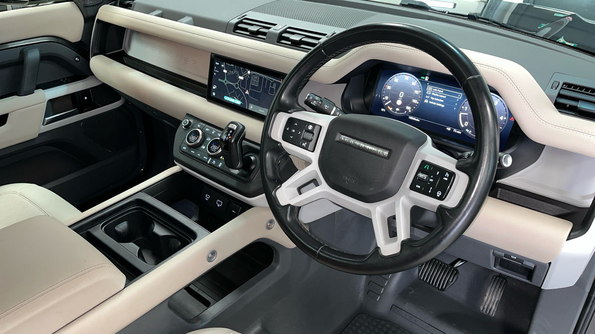 Land Rover Defender 110 Image 5