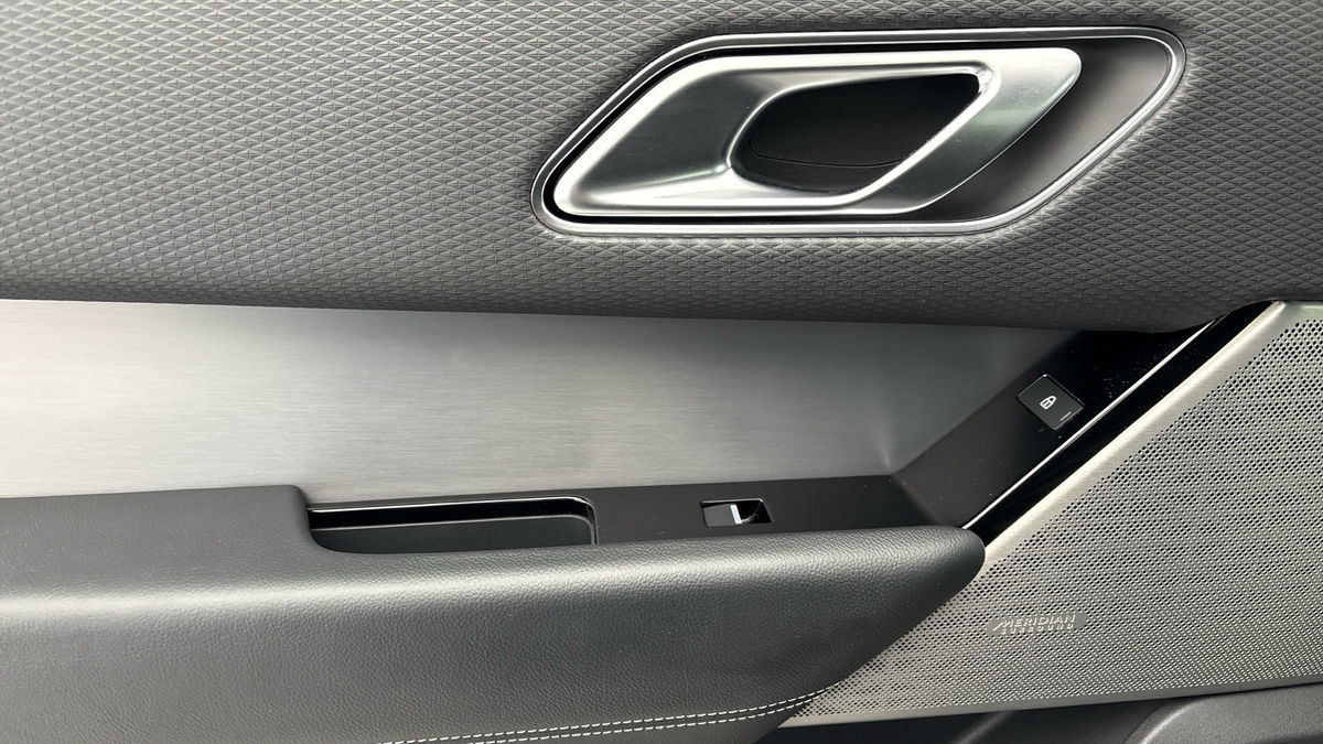 Land Rover Range Rover Velar Image 19