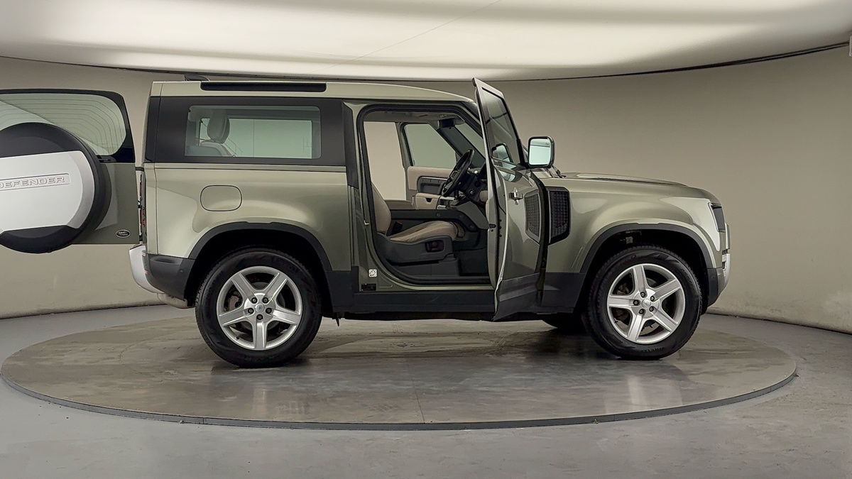 More views of Land Rover Defender 90