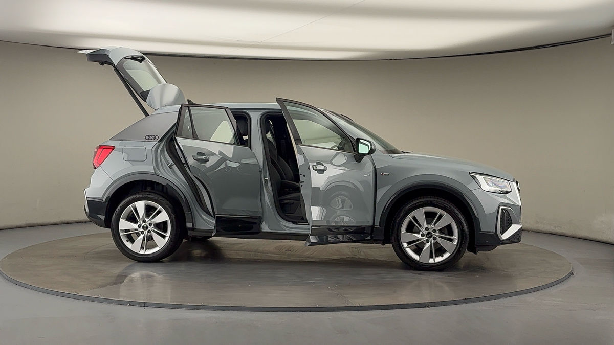 More views of Audi Q2