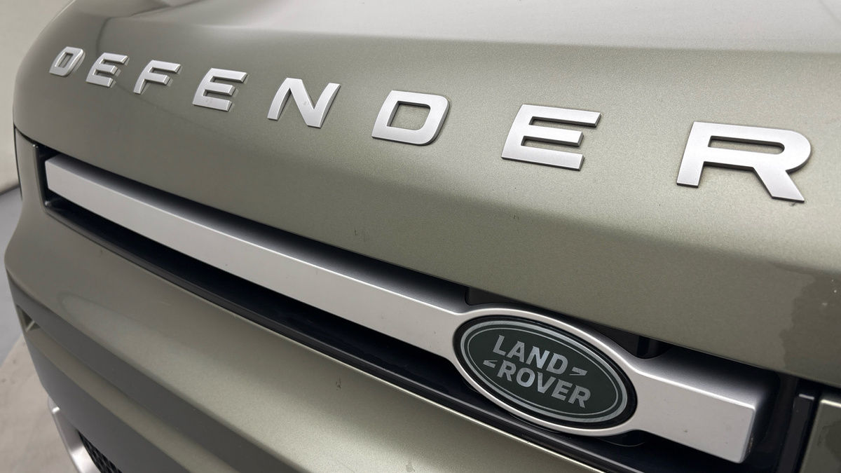 Land Rover Defender 90 Image 24