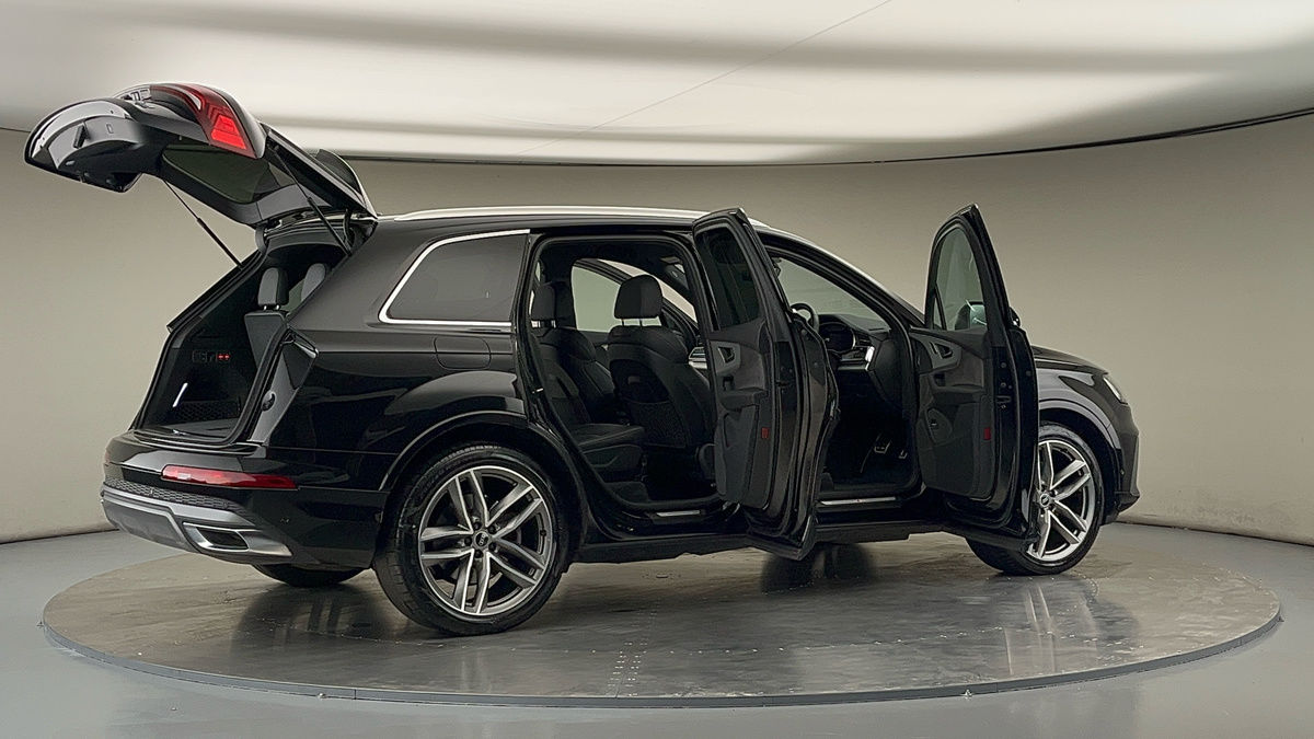 More views of Audi Q7