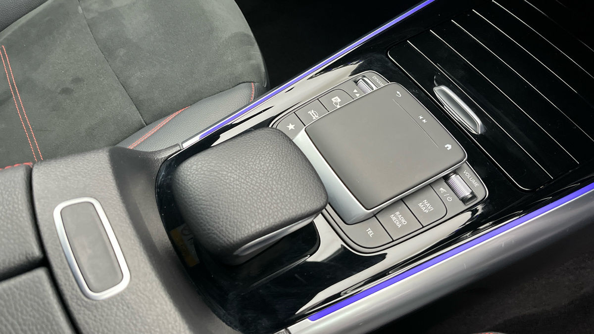 Mercedes-Benz GLA Image 25