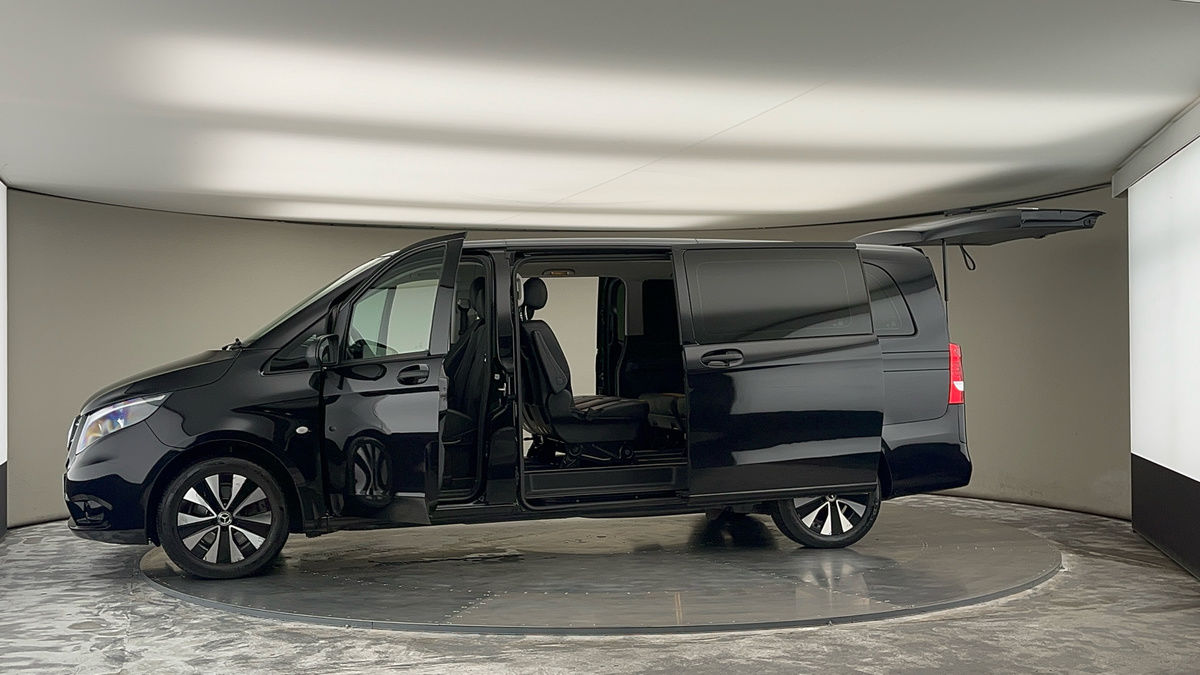 More views of Mercedes-Benz Vito