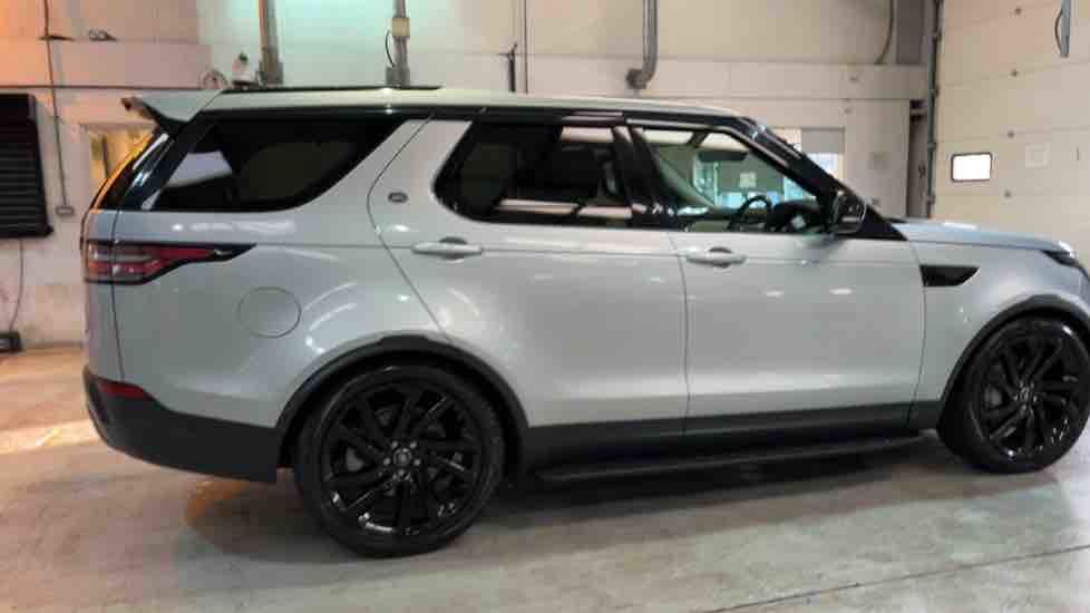 More views of Land Rover Discovery