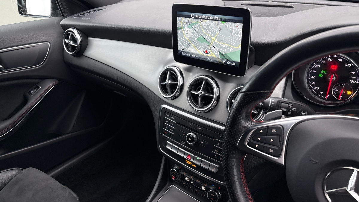 More views of Mercedes-Benz GLA