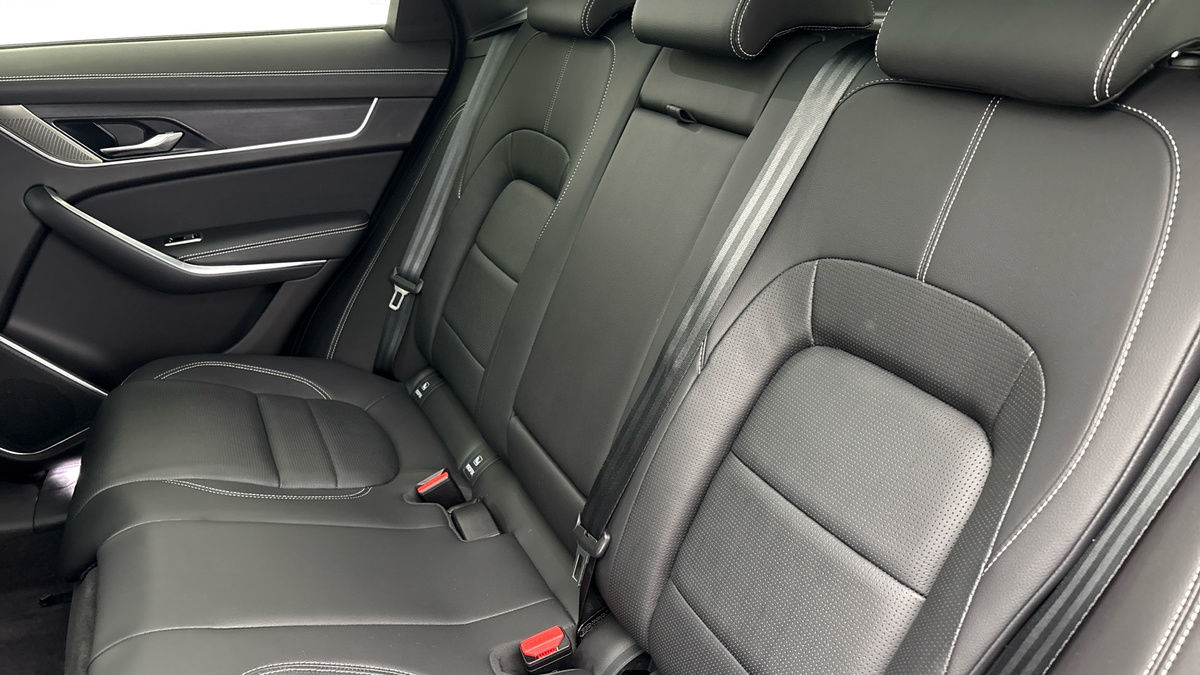 Jaguar F-PACE Image 8
