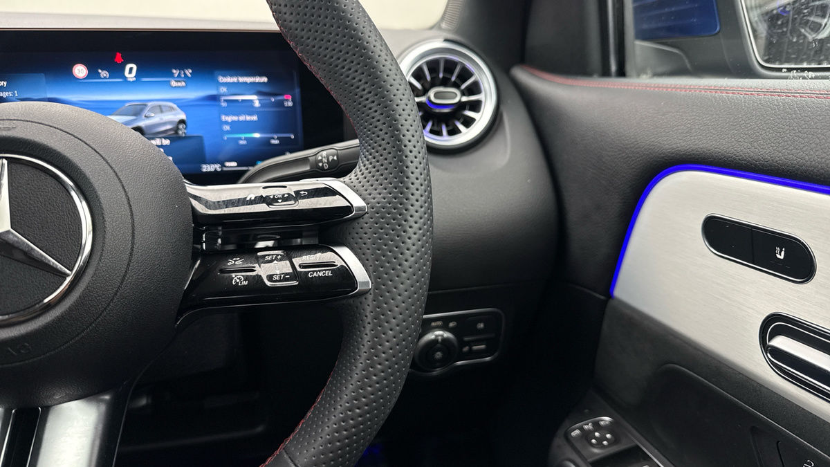 Mercedes-Benz GLA Image 14