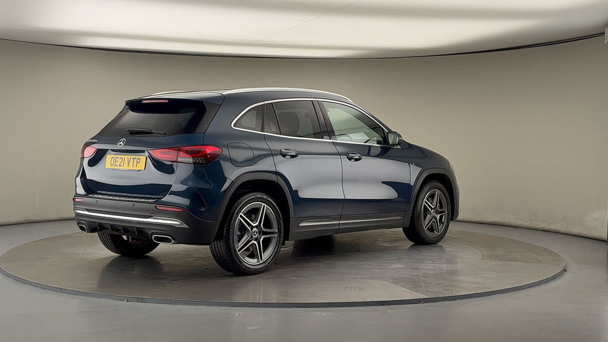 Mercedes-Benz GLA Image 21