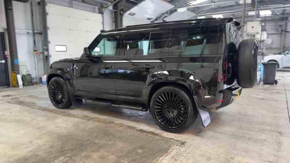 More views of Land Rover Defender 110