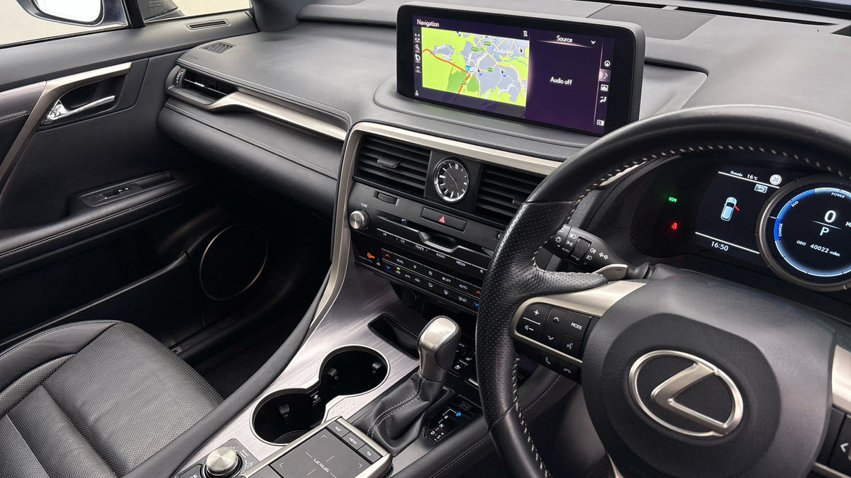 Lexus RX Image 18