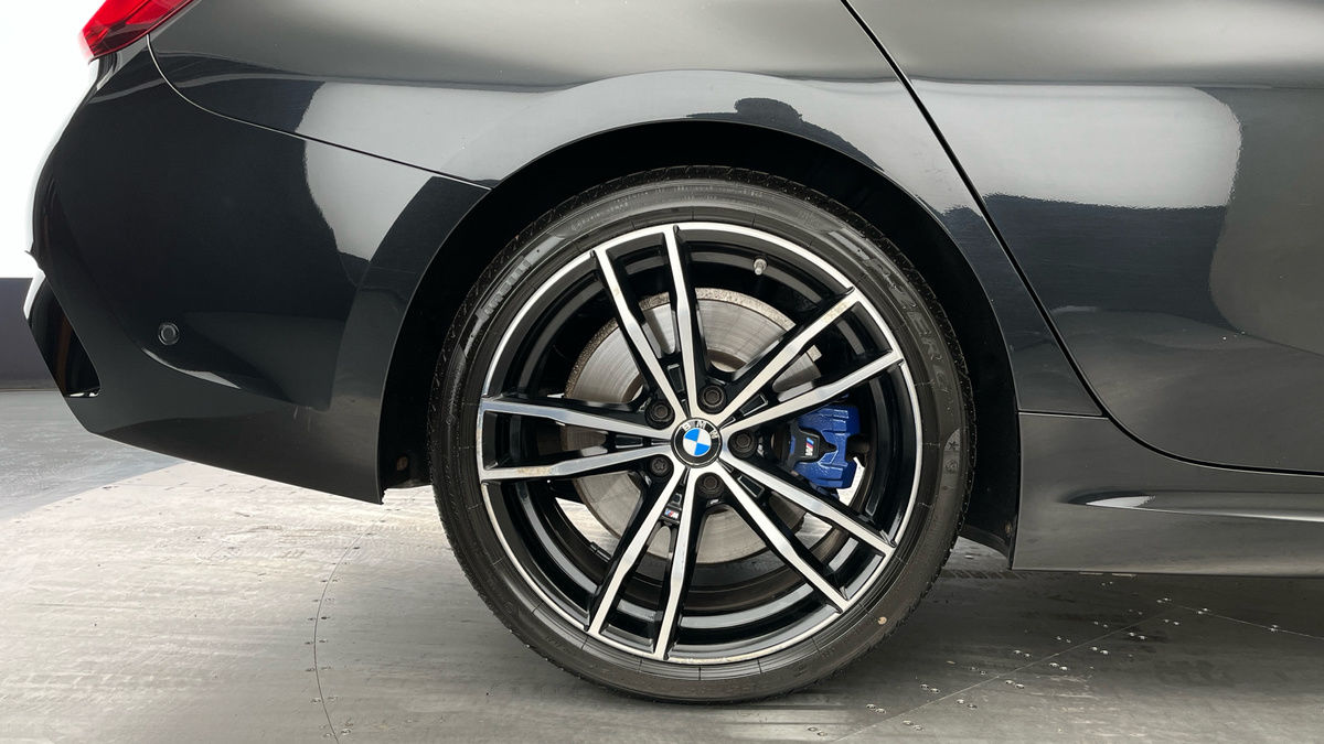 BMW 3 Series Image 10