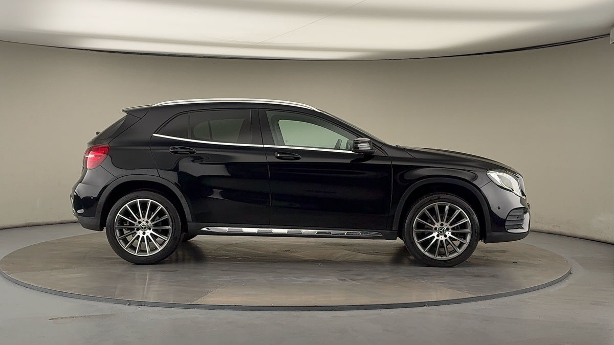 More views of Mercedes-Benz GLA
