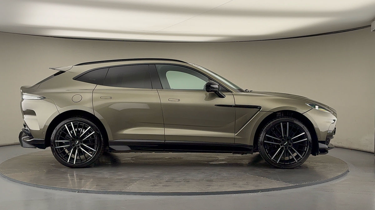 Aston Martin DBX Image 16