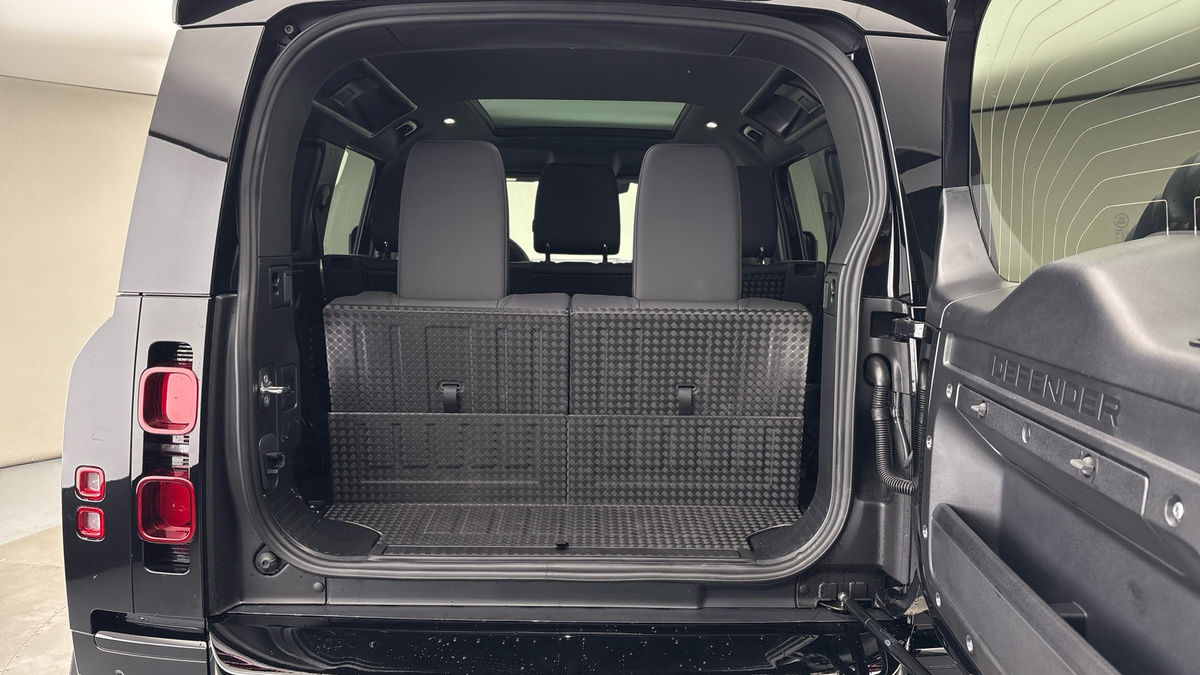 Land Rover Defender 110 Urban Image 11